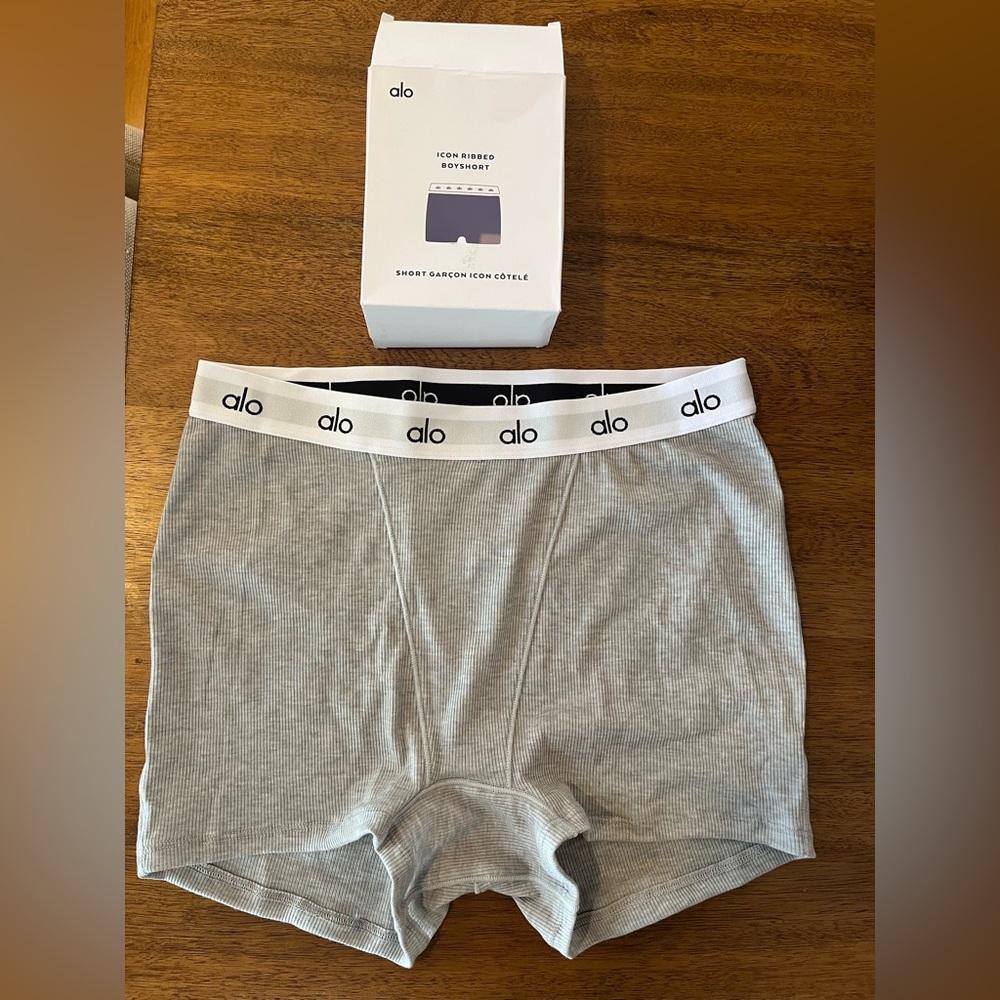 NWT Alo Icon Ribbed Boyshort Size M in Grey